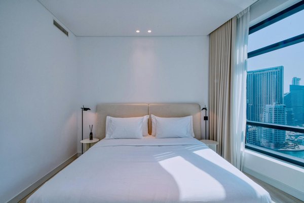 Quels sont les équipements nécessaires pour un camping en zone de prairies en été?